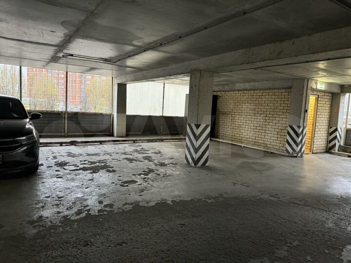 Машиноместо, 18 м²