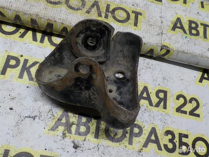 Кронштейн задней балки Ford Fusion 2002-2012