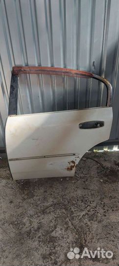 Дверь задняя левая на Nissan Skyline