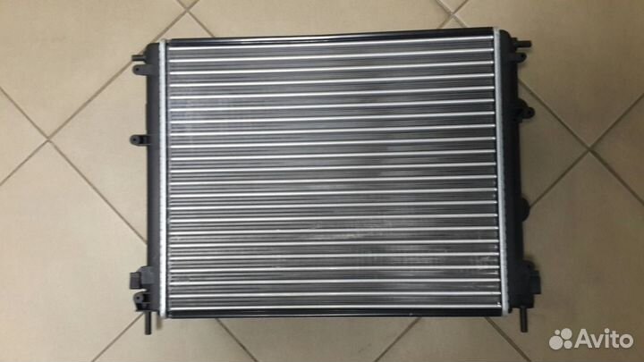 Радиатор охлаждения Renault Logan 2004-08 с кондиц