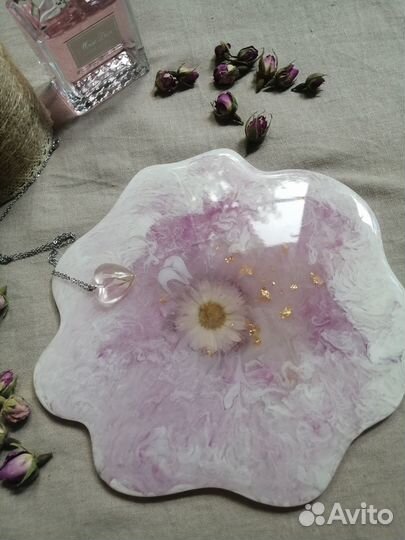 Подставка из эпоксидной смолы и сухоцветов