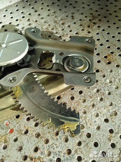 Стеклоподъемник задний правый Mitsubishi Outlander