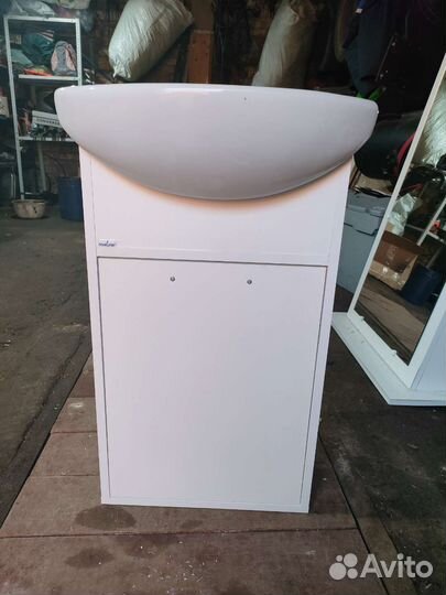 Раковина с тумбой