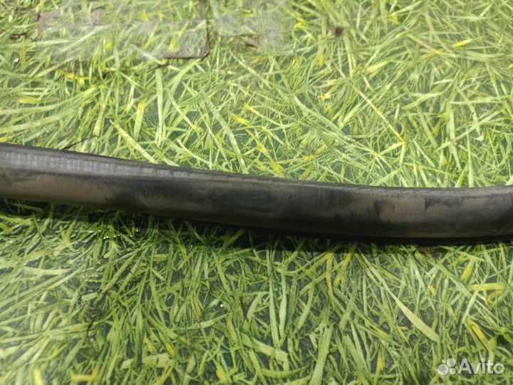 Уплотнительная резинка боковой двери передняя