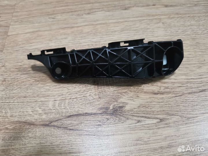 Кронштейн переднего бампера левый Тойота Rav 4 III
