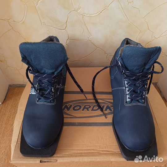 Лыжные ботинки