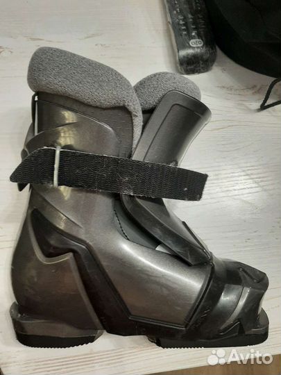 Горнолыжные ботинки детские 32 размер и лыжи 100