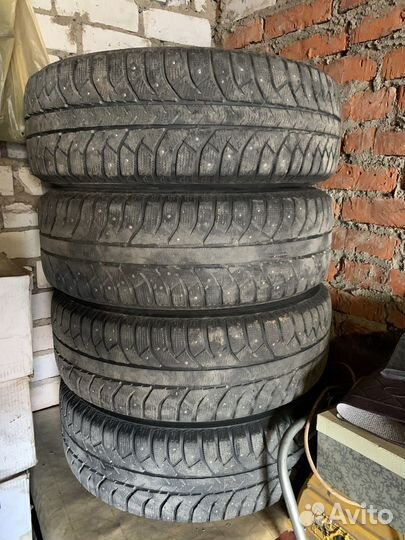 Bridgestone Ice Cruiser 7000 235/65 R17 108T