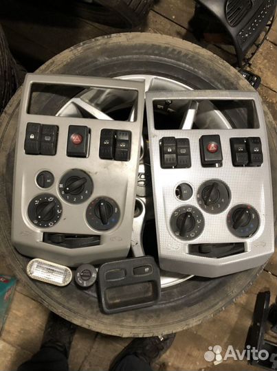 Консоль, кнопки Рено Логан 1