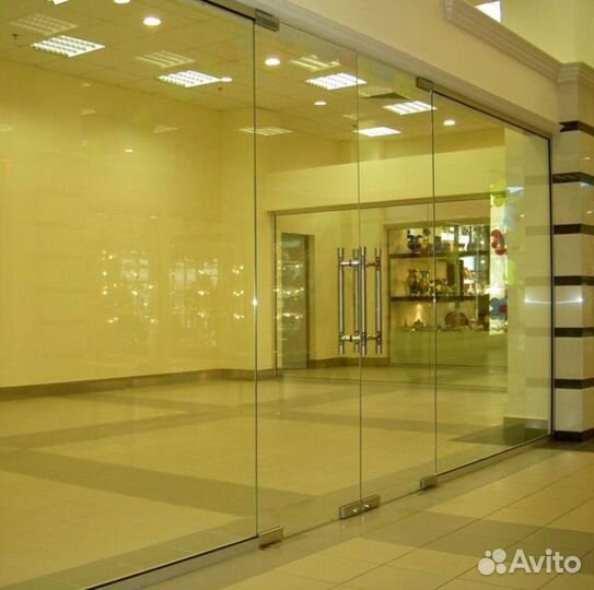 Стеклянные двери и перегородки