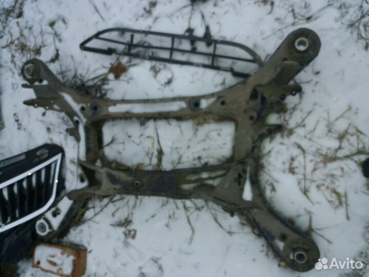 Тойота хайлэндер подрамник задний