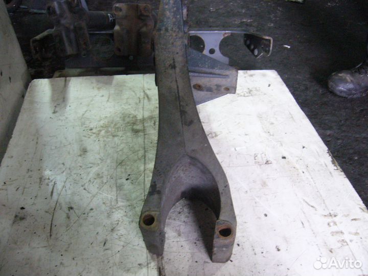 Кронштейн реактивной тяги левый actros MP2