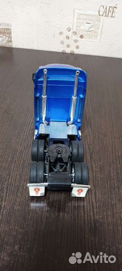 Модель Kenworth T2000. 1/32