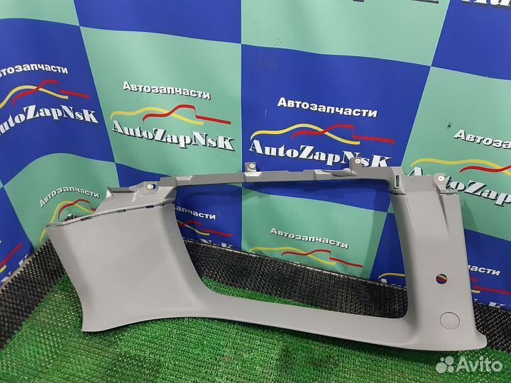 Обшивка багажника верхняя правая Mitsubishi Pajero Sport