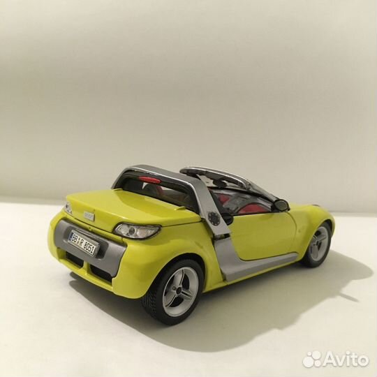 Модель Smart Roadster 1:24 Bburago