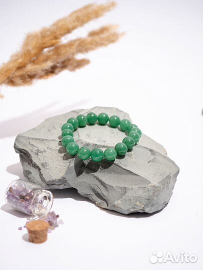 Браслет из натуральных камней. Нефрит