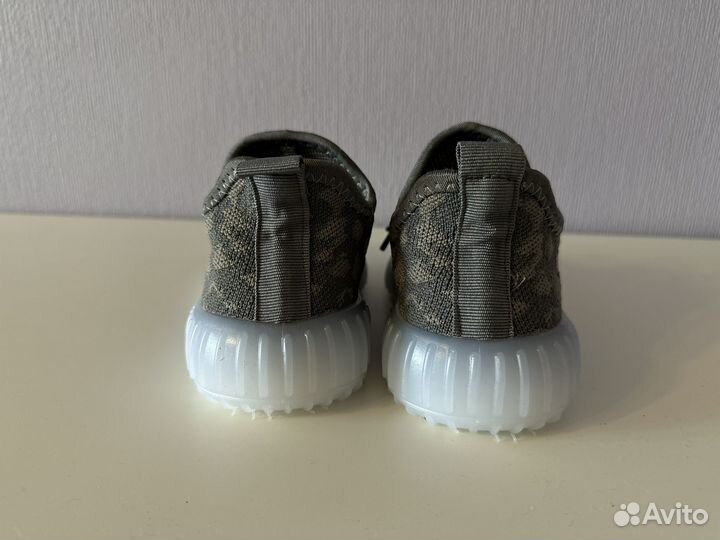 Детские кроссовки yeezy летние