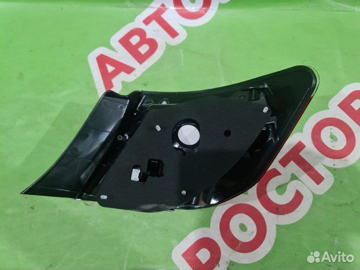 Фонарь задний левый наружный Toyota Camry 55