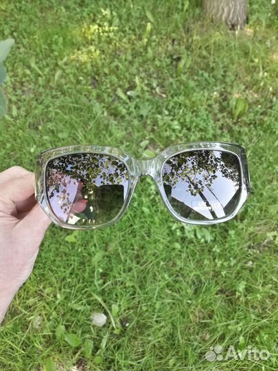 Солнцезащитные очки бренда Мэри Кэй