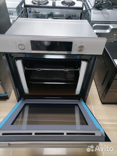 Новый духовой шкаф белый Bosch HBG517EW0R