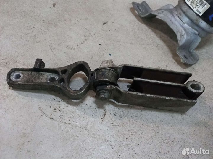 Крепления двигателя Volvo XC60 2.0d МКПП