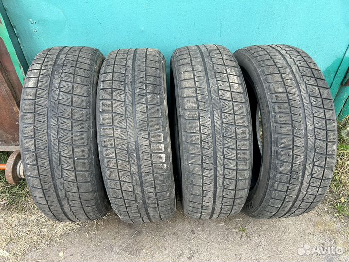 Bridgestone Blizzak Revo GZ 215/60 R17