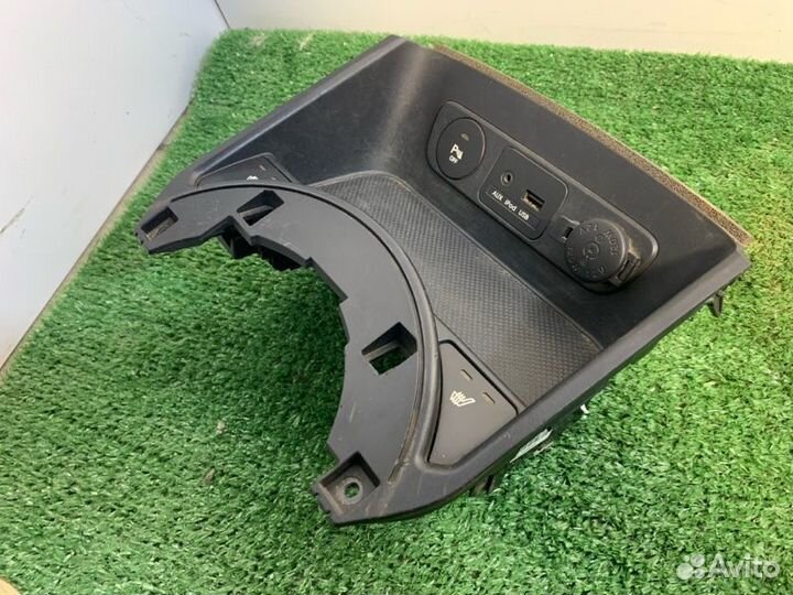 Накладка на торпедо Kia Sportage G4KD 2010