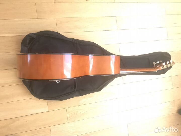 Продам аккустическую Гитару 
