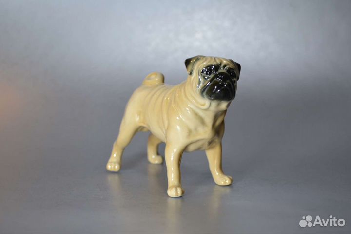 Мопс фарфоровая статуэтка
