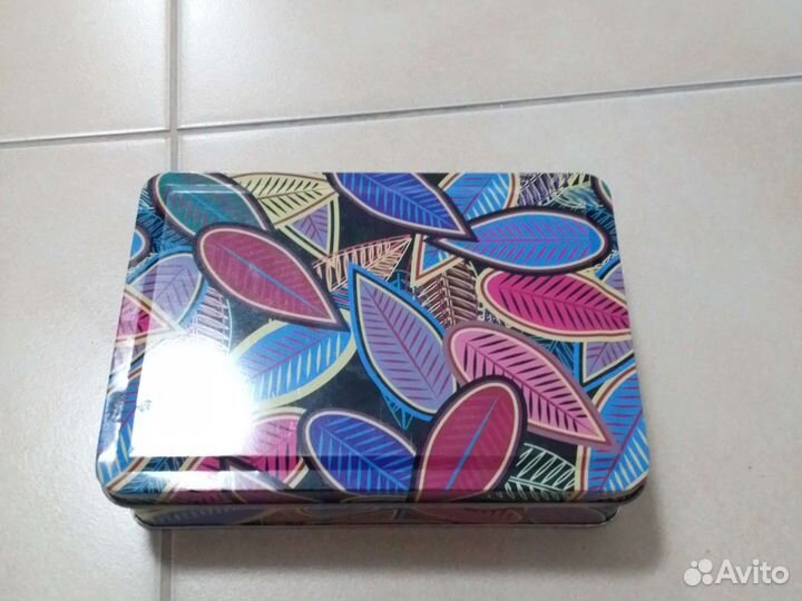 Металлическая коробка