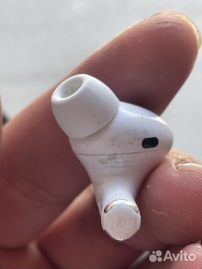 Правый наушник airpods pro
