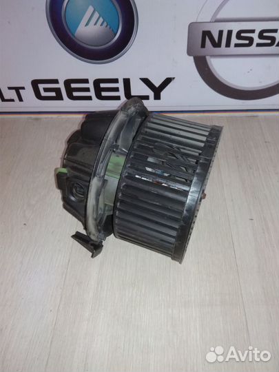 Вентилятор мотор печки отопителя Renault logan