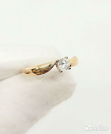 Золотое кольцо с камнем 17р