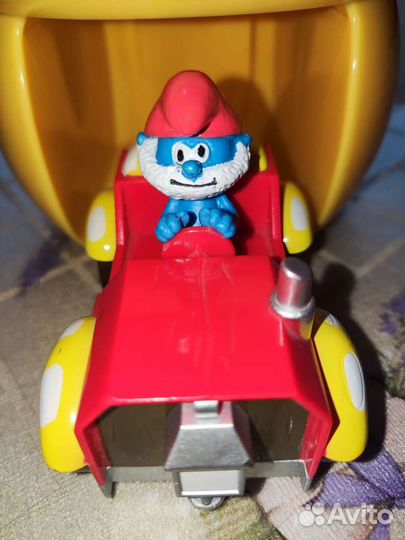 Папа Смурф на машинке и пусковая установка