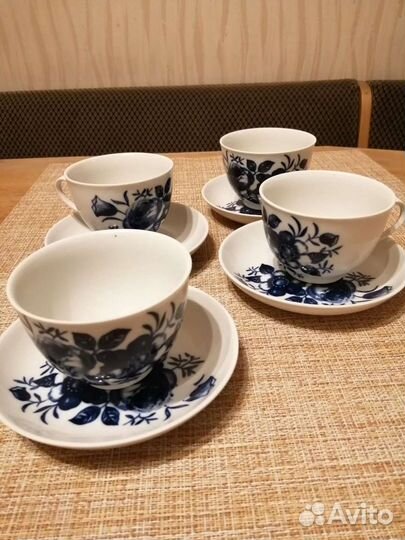 Чайные чашки с блюдцами