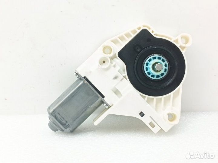 Моторчик стеклоподъемника передний правый Audi A6