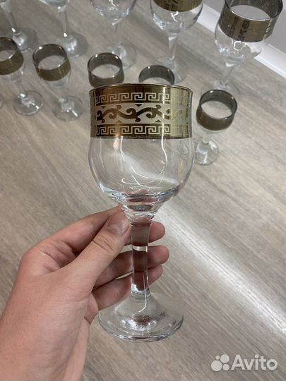 Набор бокалов и рюмок