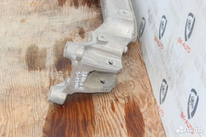 Передняя нижняя балка от Jagyar S-type 2001г