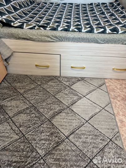 Кровать двухспальная с матрасом