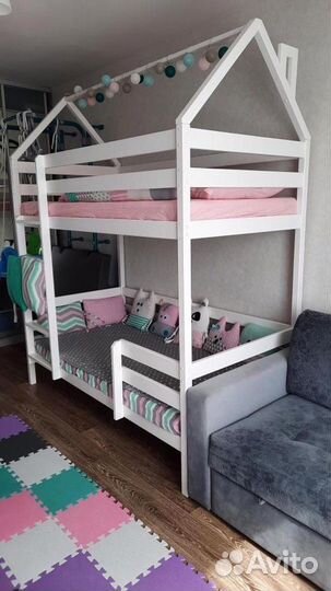 Двухъярусная кровать-домик