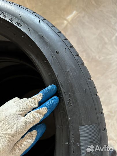 Pirelli P Zero PZ4 315/35 R22 и 275/40 R22