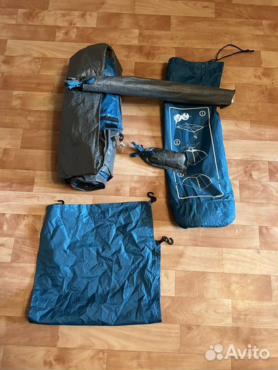 Палатка quechua 2-х местная с надувным матрасом