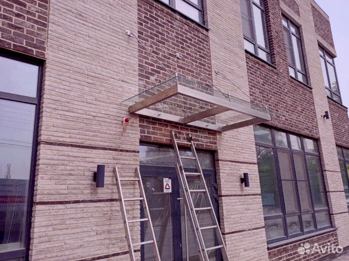 Козырек с монтажом