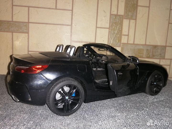 Модель BMW Z4 Roadsrer 1/14