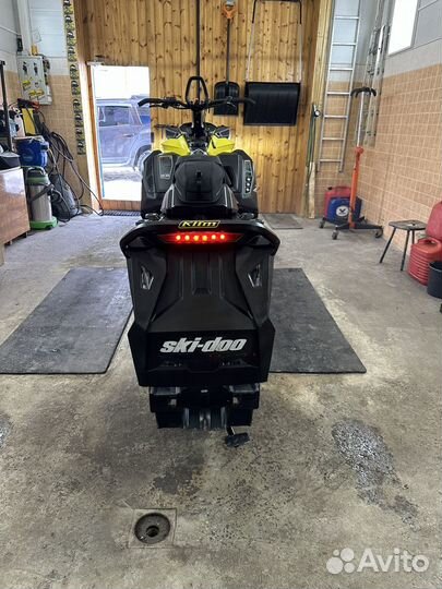 Ski-Doo Summit 850