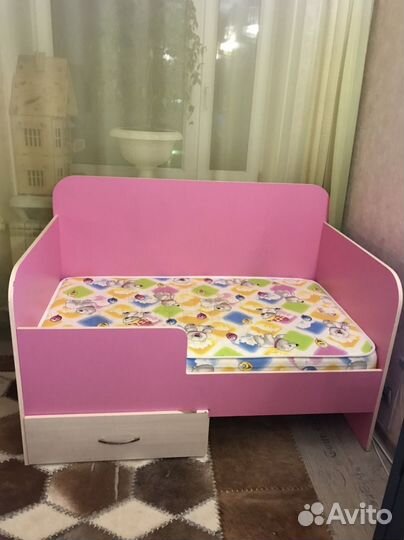 Кровать