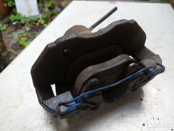 Суппорт передний правый ford focus 2