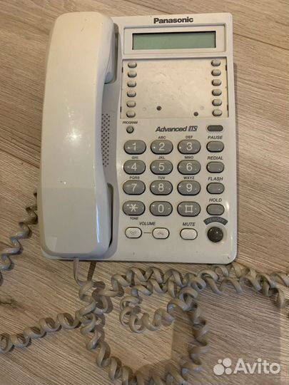 Телефон кнопочный