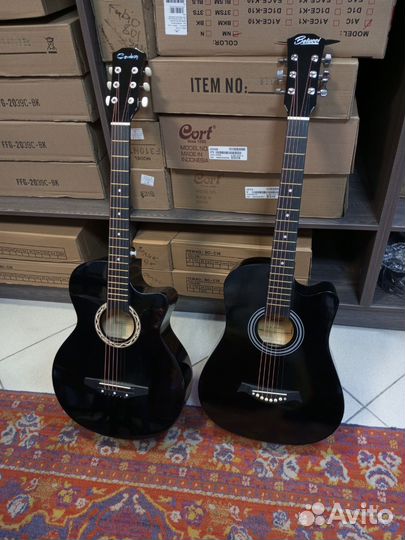 Акустическая гитара новая черного цвета