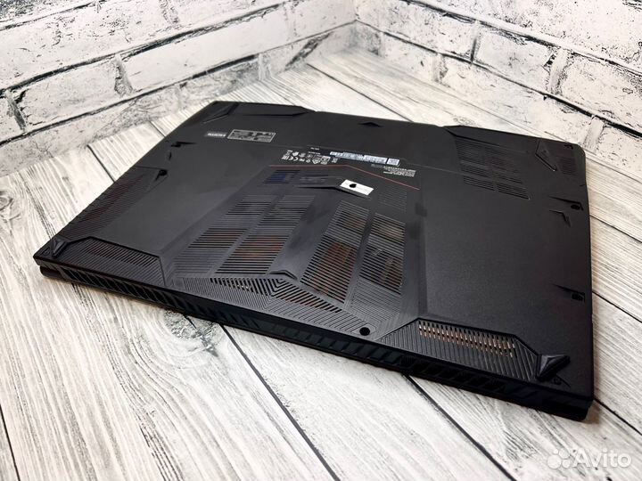 Игровой ноутбук MSI RTX3060/144гц/512/16